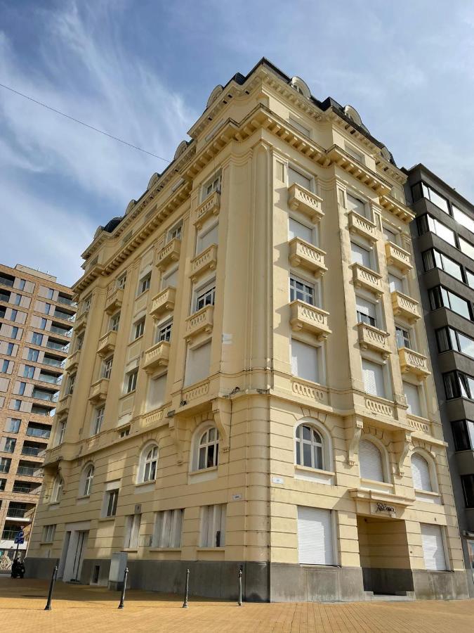 Uniek Appartement Op De Zeedijk Met Parking Ostenda Esterno foto