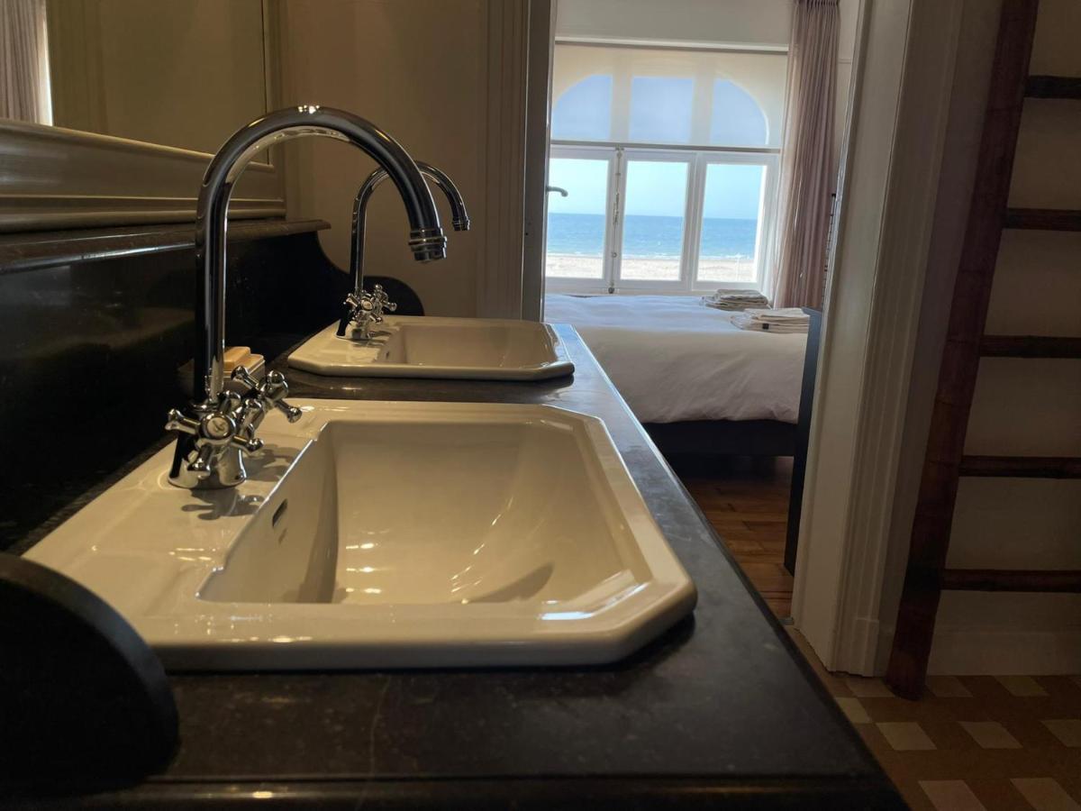 Uniek Appartement Op De Zeedijk Met Parking Ostenda Esterno foto