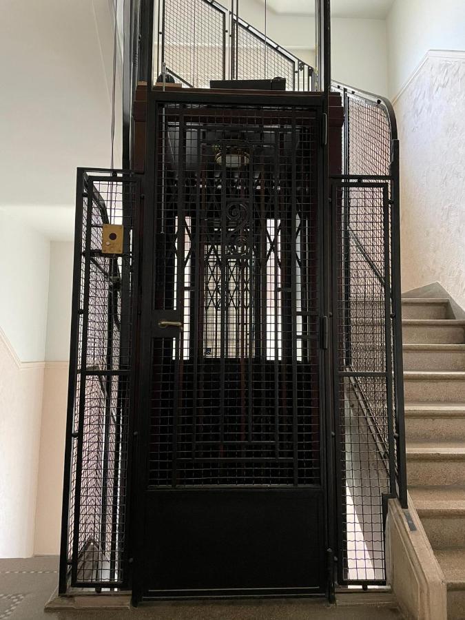 Uniek Appartement Op De Zeedijk Met Parking Ostenda Esterno foto