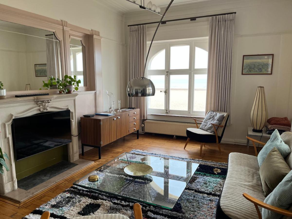 Uniek Appartement Op De Zeedijk Met Parking Ostenda Esterno foto