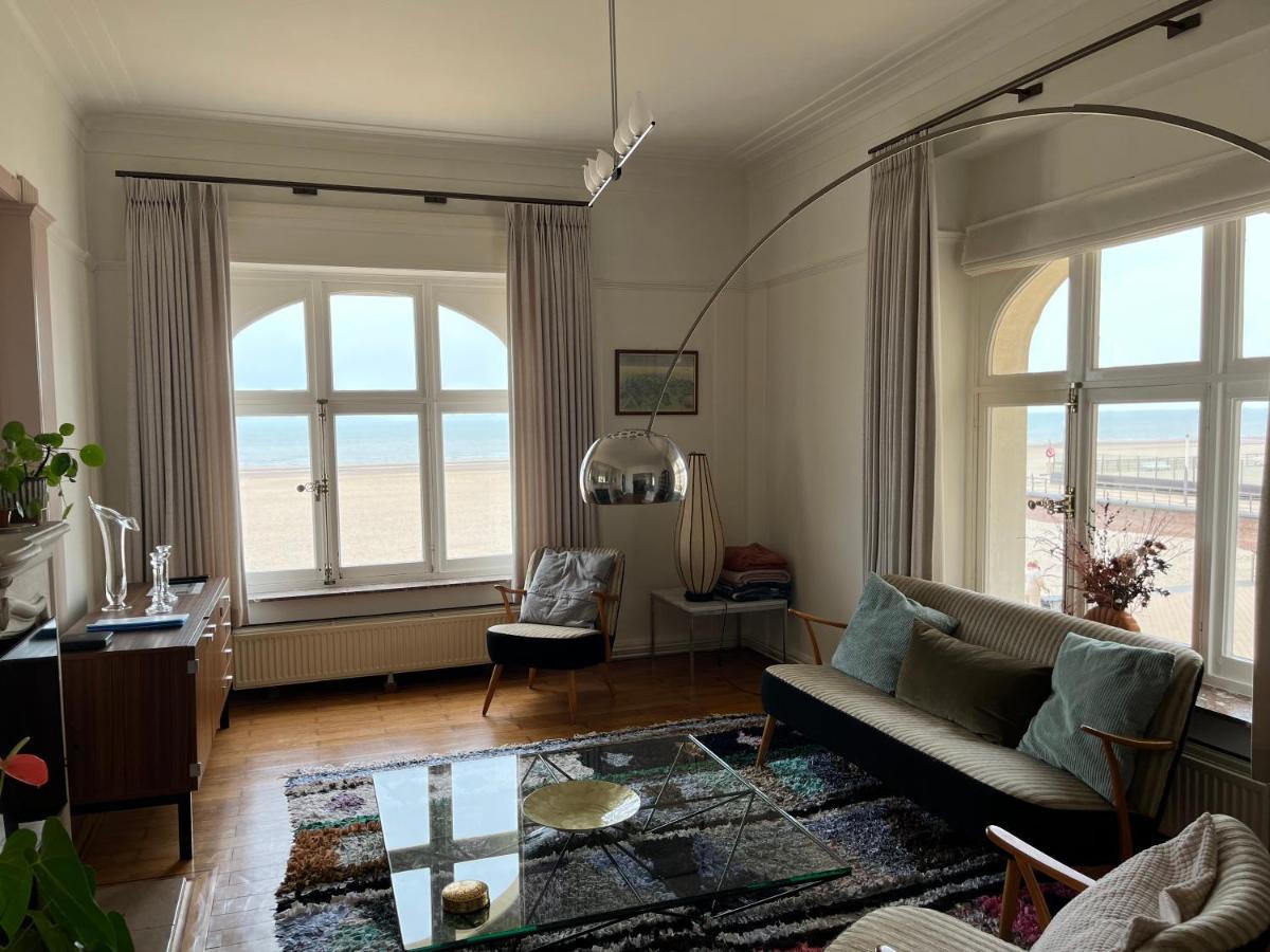Uniek Appartement Op De Zeedijk Met Parking Ostenda Esterno foto